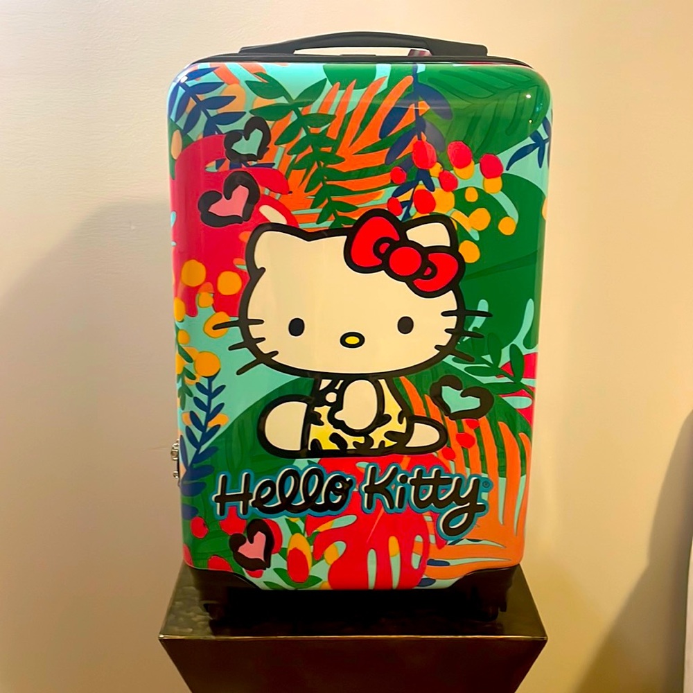 💖Hello Kitty carryon suitcase Sanrio NWT